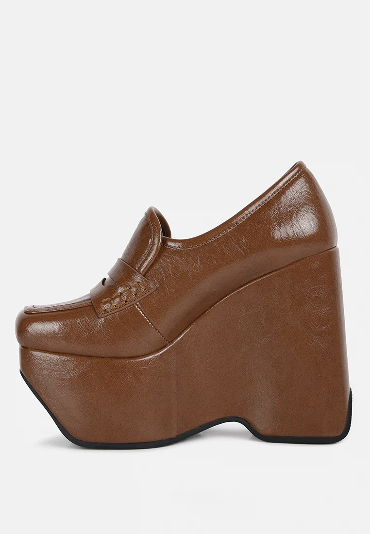 GILLIAM Tan High Platform Wedge Loafers - Image 4