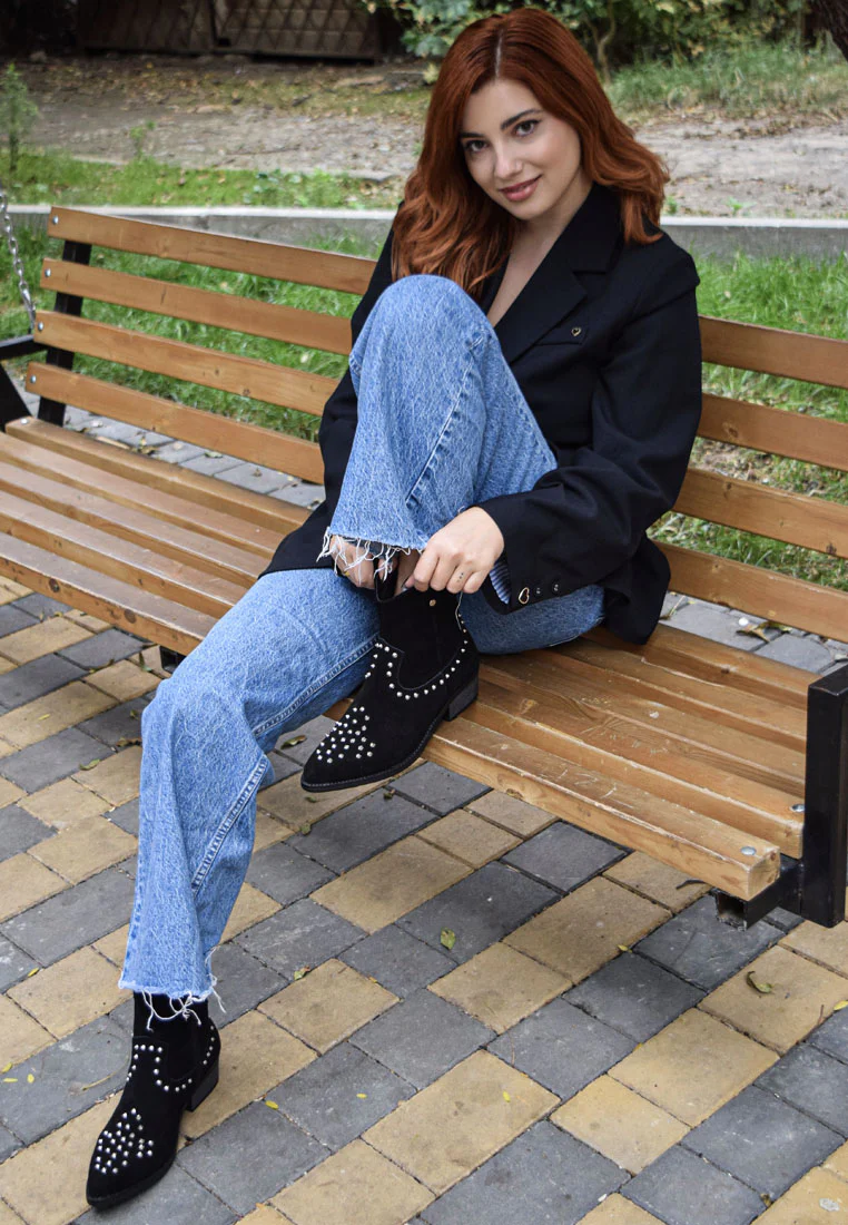 Hira Studs Embellished Cowboy Boots - Image 8
