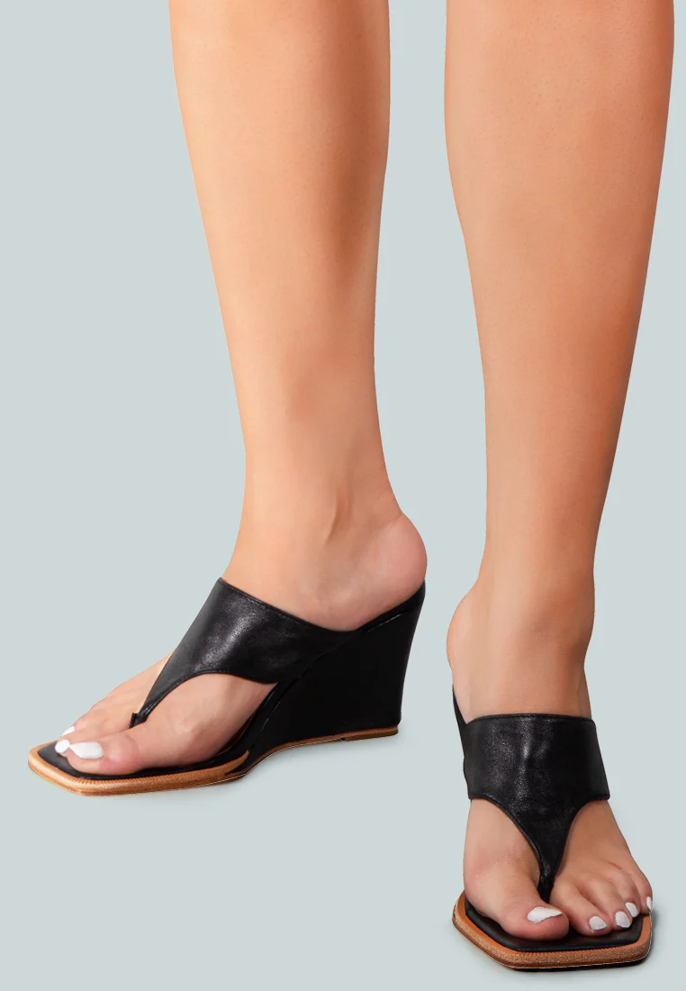 ONASSIS Black Thong Wedge Sandals - Image 6